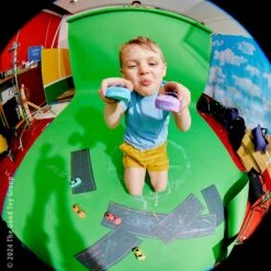 Crocodile Creek Race Car Chalk -Toyology Toys pp0lrnywibyg4m8kvufy