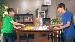 BigFoot Vs. Yeti - Splat Attack! Game -Toyology Toys tgtg ho24 3020 1